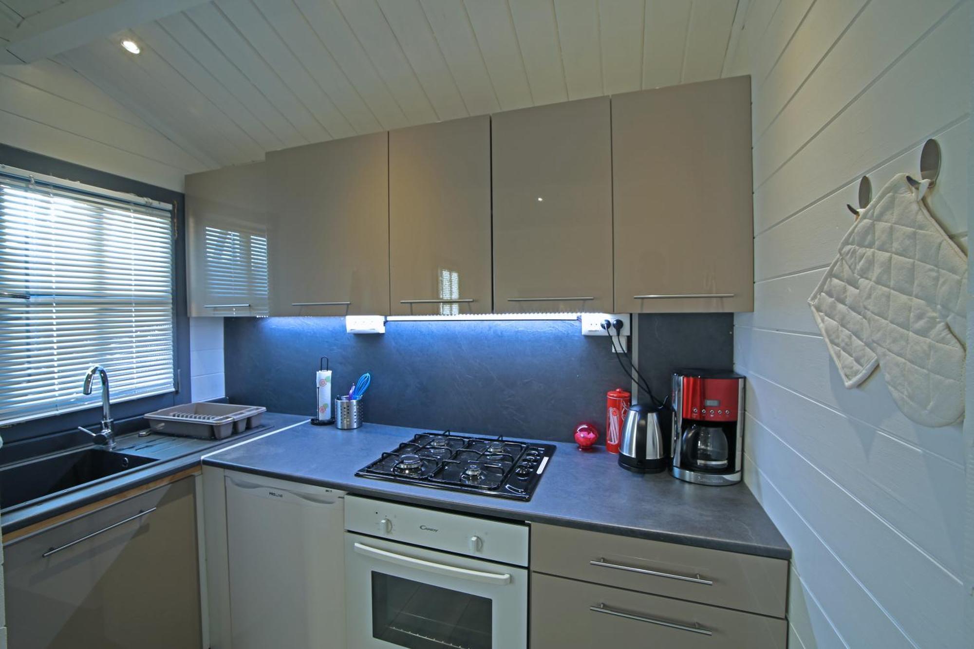 Chalet Mont Ventoux Et Chalet Vip Camaret-sur-Aigues Exterior photo